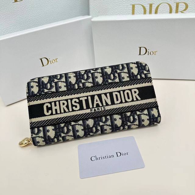 Dior 5234颜色 黑色 尺寸 19*10.5* Dior专柜最新款火爆登场 采用进口小牛皮 绝美绣线 做工精致 媲美专柜