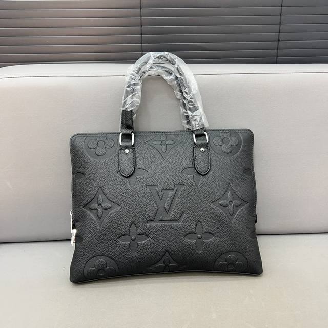 Louisvuitton 路易威登 牛皮男包公文包 手提包 电脑包 采用精湛镶嵌细工 经典百搭 实物拍摄 原厂原版面料 配送防尘袋 27 X 38 Cm