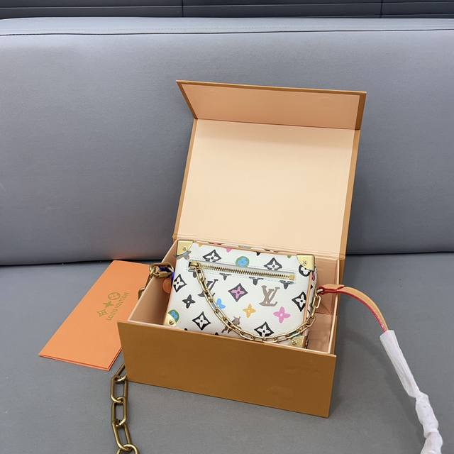 Louisvuitton 路易威登 Mini Soft Trunk压花 链条盒子包 小方包 男女通用斜挎包 小箱子 实物拍摄 原厂原版面料 防尘袋 折叠礼盒 1