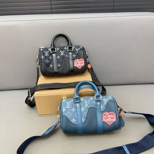 Louisvuitton 路易威登 Nigo 联名 牛仔布拼接 Keepall Xs 手袋 单肩包 手提斜挎包 采用原厂工艺面料 高端货 M 11 配送防尘袋