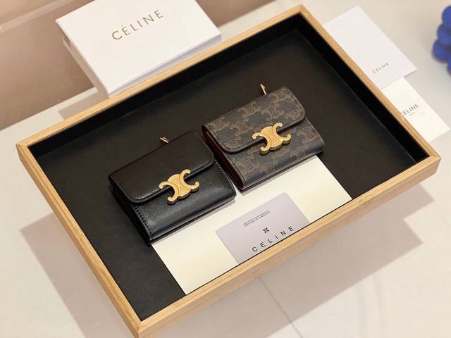 Celine 16331 16332颜色 黑色印花 尺寸 11*10*5新款凯旋门2 件套 Celine短式钱包非常炫美的一个系列 专柜同步 采用头层牛皮 精致