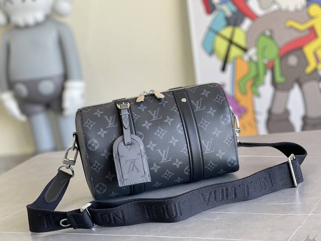 顶级原单 批 M45936出货～City Keepall 手袋keepal 旅行袋浓缩经典构型，成就此款潮流都市手袋。黑银吊牌枕头oo[握手][握手]侧面设计趣