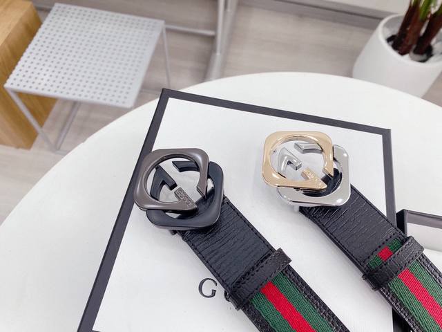 Gucci 男女通用款 古奇新款互扣式g带扣深受品牌辉煌的70年代经典设计所影响，得以重新诠释。安放于织纹纯皮腰带之上。正品一致的吊牌全套包装 配纸袋 礼品盒