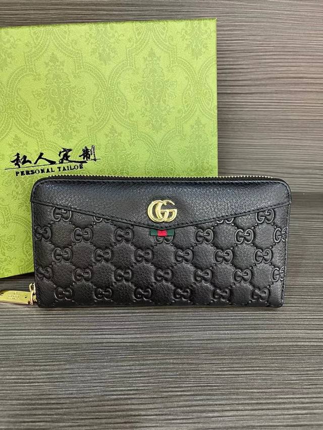 Gucci 古奇 男士钱包！专柜同步，原版头层牛皮面料撕印最新款式标志棉布古铜金拉钱，油边做工精细 ，简单大方，时尚霸气，尺寸:21X11X2.5Cm 礼盒包装