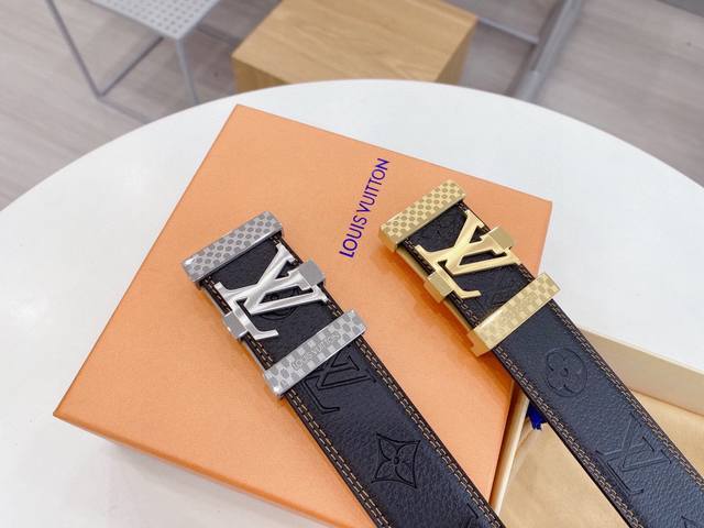 路易威登louis Vuitton 法国 专柜品质 官网同步 宽度3.8Cm 精美钢扣头 原版意大利双面进口小牛皮原版花纹 手感极佳 上身郊果棒 商务休闲两用