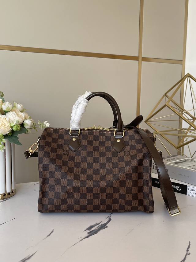 顶级原单 独家实拍 M41112 M41367啡格 以标志性 Damier Ebène 帆布制成的 Speedy30 1930专门为旅行者设计 该包无论手提、肩