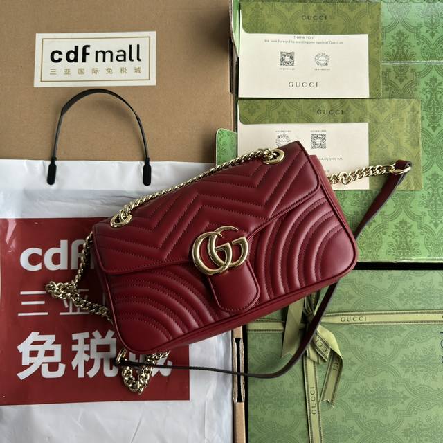 原厂皮配 Cdfmall三亚免税店手提袋 令人欲罢不能的gucci美包你收了吗？ Gg Marmont系列，优雅精巧的设计可是俘获了不少少女的芳心！ 同时也是全