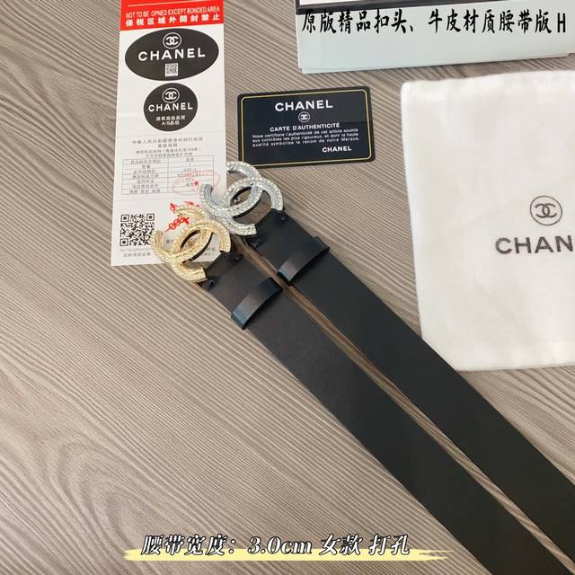 原版品质打孔 品牌：香奈c家 女款 颜色：黑 扣头：金 银 扣头：原版精品纯铜五金扣头 带身：原版牛皮 尺寸：宽约：3.0Cm 长约：95Cm- Cm 类别：打