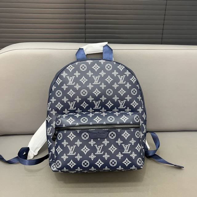 Louisvuitton 路易威登 Discovery 压花双肩包 大容量背包 男女通用 采用精湛镶嵌细工，经典百搭 实物拍摄 原厂原版面料 配送防尘袋 40