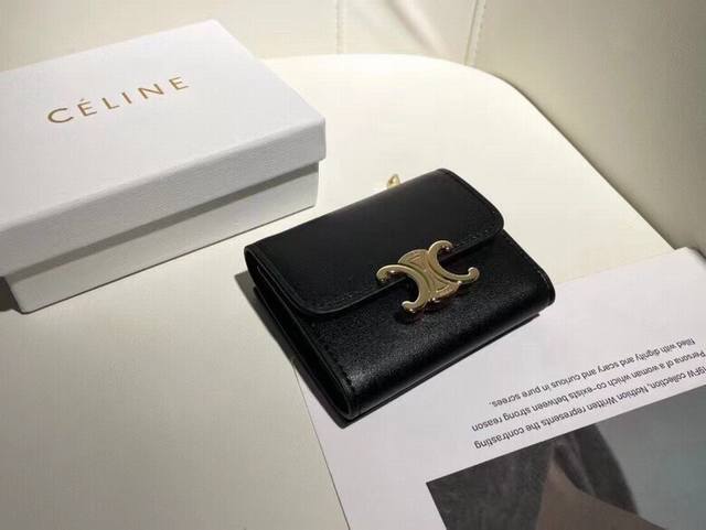 Celine 16332颜色 黑色尺寸 11*10*5新款凯旋门2 件套，Celine短式钱包非常炫美的一个系列，专柜同步，采用头层牛皮，精致时尚！ - 点击图像关闭