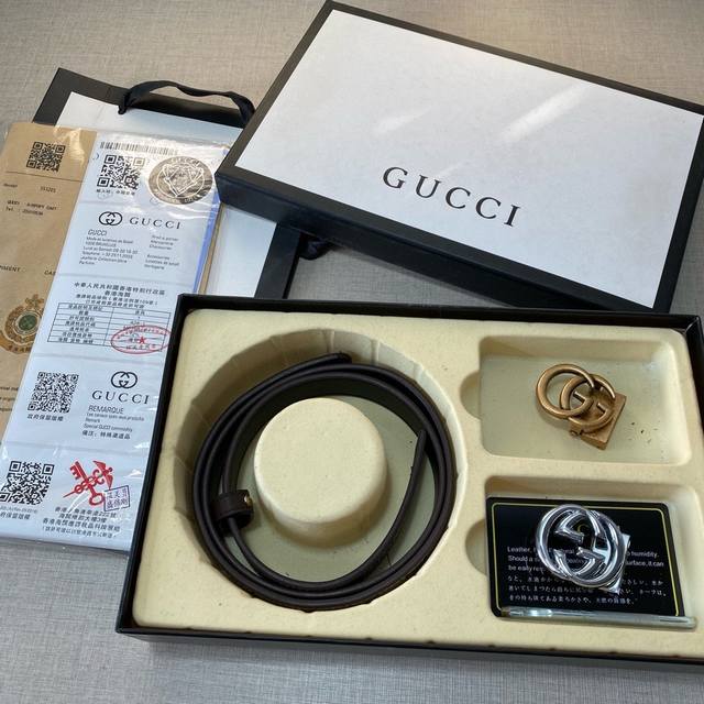 G精品款 ☆双扣礼盒套装 含礼盒 专柜有售 Gucci专柜在售正品 此款采用头层牛皮制作 走线油边细致 正品开模 搭配仿铜扣经久耐用、2.5Cm规格 送打眼针