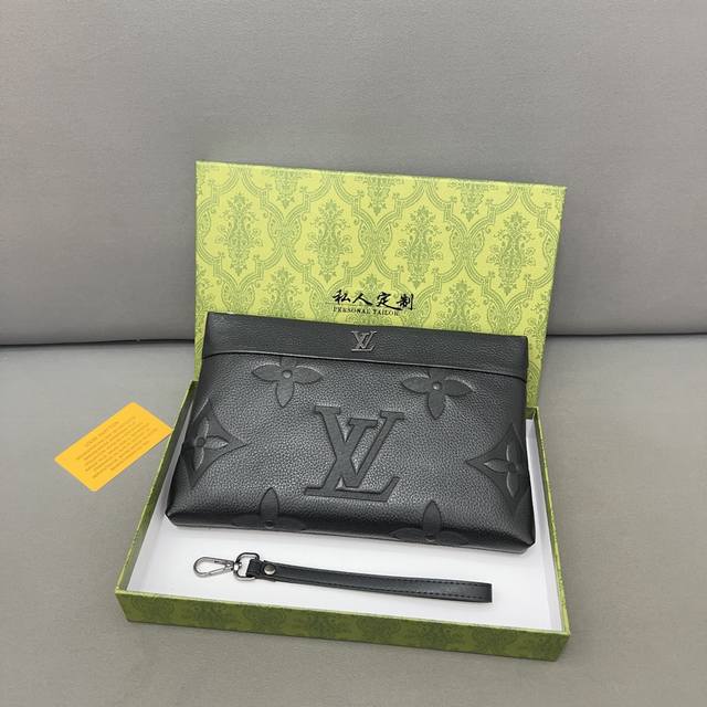 Louisvuitton 路易威登 压花小牛皮手拿包 卡包钱包多功能男包 采用精湛镶嵌细工，实物拍摄 原厂原版面料 配送礼盒 27 X 17 Cm。