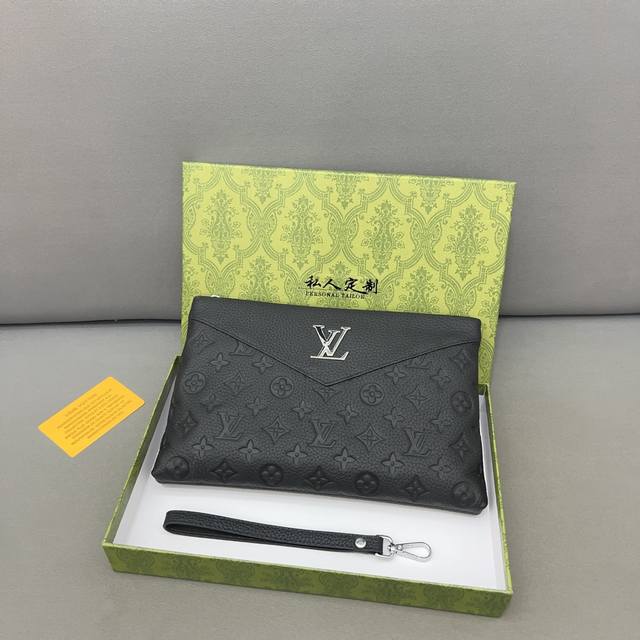 Louisvuitton 路易威登 压花小牛皮手拿包 卡包钱包多功能男包 采用精湛镶嵌细工，实物拍摄 原厂原版面料 配送礼盒 27 X 17 Cm。