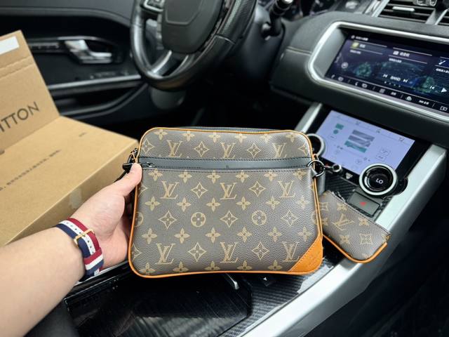 高端货 新款 “Louis Vuitton”Lv邮差包路易威登三合一 Trio 邮差包由 Monogram Eclipse 帆布与 Monogram Eclip