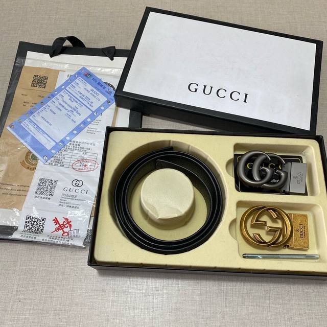 G精品款 ☆双扣礼盒套装 含礼盒 专柜有售 Gucci专柜在售正品 此款采用头层牛皮制作 走线油边细致 正品开模 搭配仿铜扣经久耐用、3.5Cm规格 送打眼针