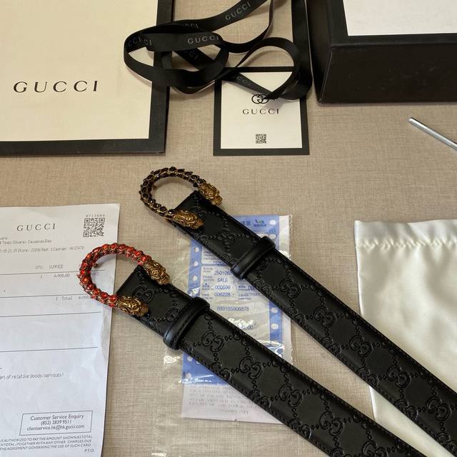 品牌：Gucci 配色白礼盒 等级：原品版质.定制层头牛皮。专柜售典经爆款开模。油精边致 电车脑线 手柔感软.实物拍摄修无饰 上效身果超好.配专柜全包套装.送礼