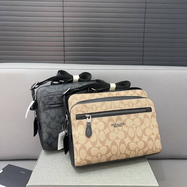 Coach 蔻驰 邮差包 West 26 单肩包 男士斜挎包 经典logo搭配原厂工艺材质 休闲百搭斜挎包 采用精湛镶嵌细工，实物拍摄 原厂原版面料 配送小票折