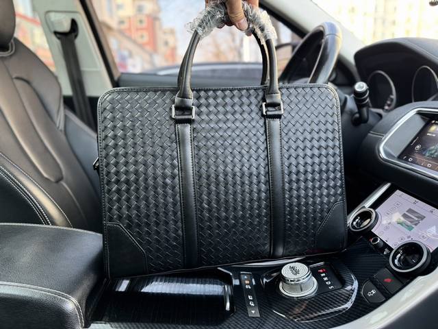 高端货 新款 “Bottega Veneta”Bv公文包进口原厂手工编织面料高清五金logo标志、专用里内里。顺滑拉链、边超平滑、做工精致每个细节到位！男人必备