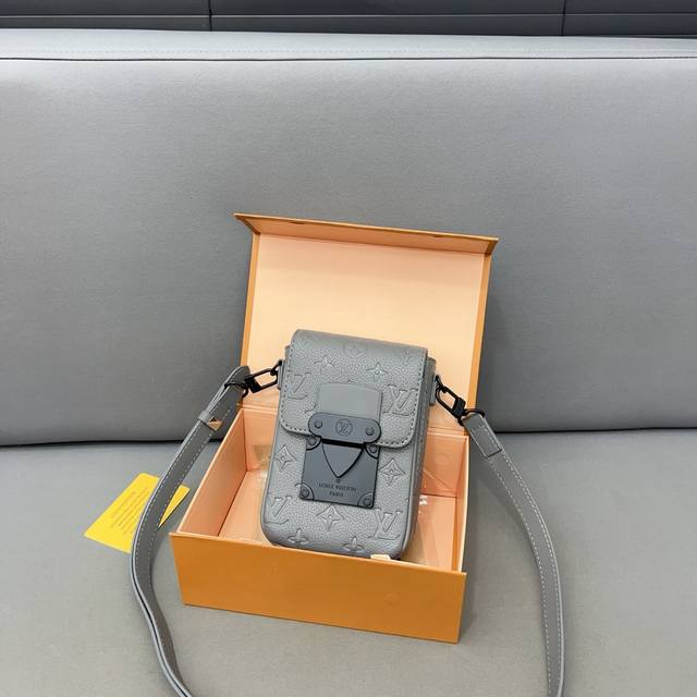 Louisvuitton 路易威登 S-Lock Vertical 钱夹 手机包 单肩斜挎包 采用精湛镶嵌细工，经典百搭 实物拍摄 原厂原版面料 礼盒 19 X - 点击图像关闭