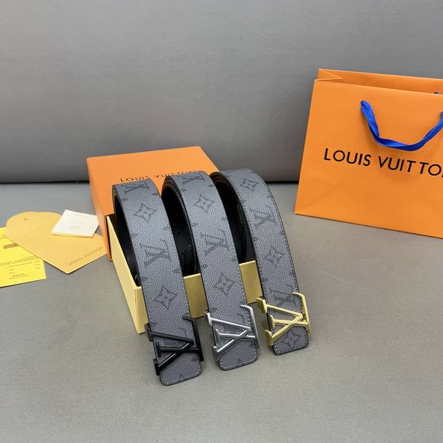 Louisvuitton 路易威登 牛皮腰带 男士经典款皮带 时装搭配必备款 优质合金扣头 采用原厂牛皮带身 机械打孔 高品质全套包装 礼盒 礼袋 小票