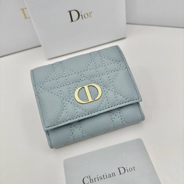 Dior 3860颜色 黑色 米色 蓝色尺寸 11*10*2Dior专柜最新款火爆登场！采用头层牛皮，做工精致， 媲美专柜！多功能小钱包，超级实用！ - 点击图像关闭