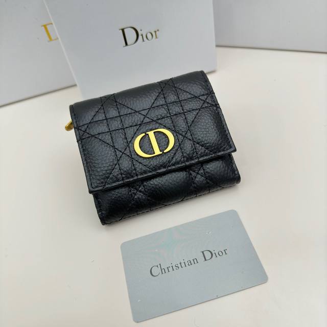 Dior 3860颜色 黑色 米色 蓝色尺寸 11*10*2Dior专柜最新款火爆登场！采用头层牛皮，做工精致， 媲美专柜！多功能小钱包，超级实用！ - 点击图像关闭