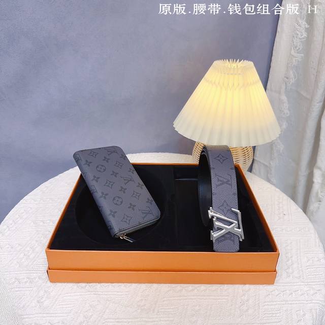 最新独家款 腰带钱包2件套路易l家 腰带采用原版皮牛皮带身，带宽3.8Cm。扣头采用原版精钢五金扣头。原版钱包原版复刻。独家定制2件套高端包装。高端大气送礼之佳