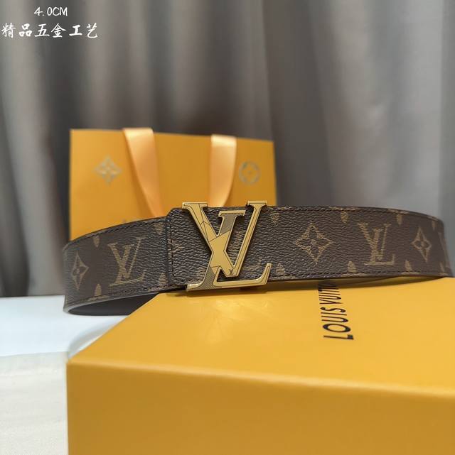 同步 Lv路易男士 宽度4.0 Cm 简单大方 精品五金 双面进口皮 佩戴效果非常不错 送礼自用最佳推荐