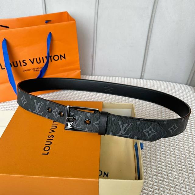 寬：35Mm Louis Vuitton 海外原單代購級別 老鼠貨 寬度35毫米 小牛皮內襯和電鍍3色針扣設計 孔位由5個 純銅烤漆 飾釘組成 充分展現皮帶的優