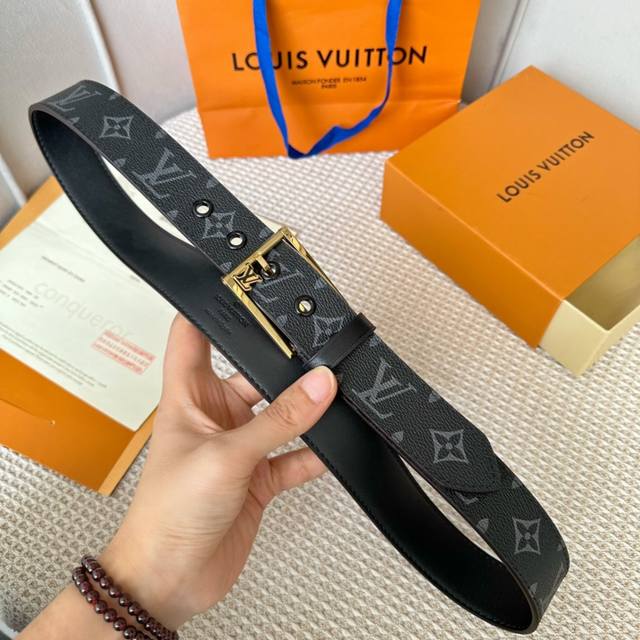 寬：35Mm Louis Vuitton 海外原單代購級別 老鼠貨 寬度35毫米 小牛皮內襯和電鍍3色針扣設計 孔位由5個 純銅烤漆 飾釘組成 充分展現皮帶的優