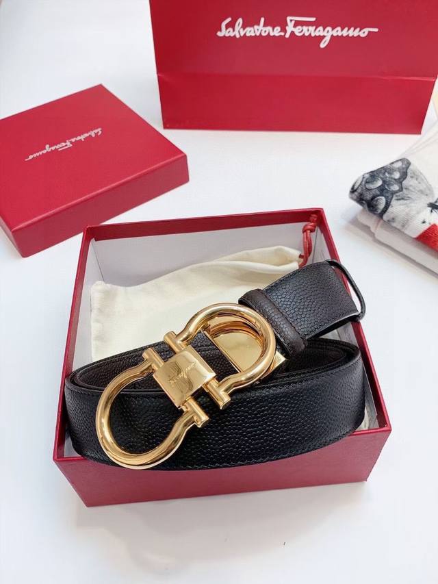 Ferragamo菲拉格慕 皮帶腰帶 將摩登設計與精湛的手工技藝完美結合；打造出風格華貴典雅，實用性和款式並重；手感柔軟舒中， Cm寬 搭配最新原版真空電鍍五金