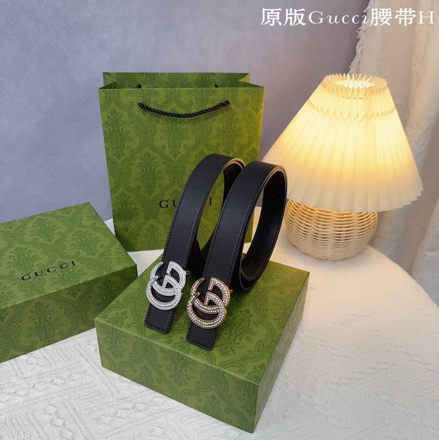 原版品质打孔 品牌：古奇g家 女款 颜色：黑 扣头：金 银 扣头：原版精品纯铜五金扣头 带身：原版牛皮 尺寸：宽约：3.0Cm 长约：95Cm- Cm 类别：打