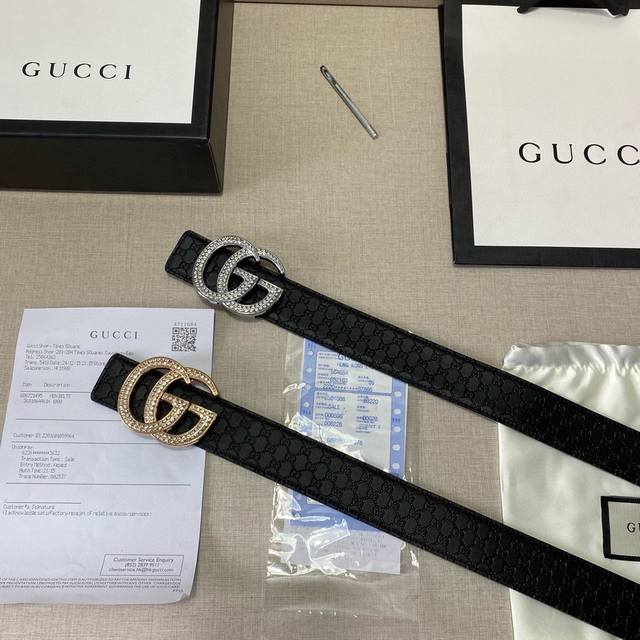 品牌：Gucci 配白色礼盒 等级：原版品质.定制头层牛皮。专柜售经典爆款开模。油边精致 电脑车线 手感柔软.实物拍摄无修饰 上身效果超好.配专柜全套包装.送礼