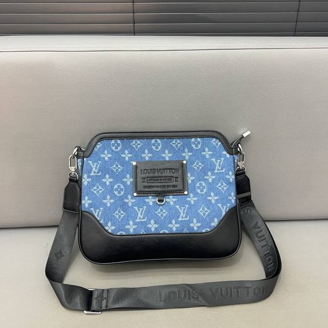 Louisvuitton 路易威登 男士邮差包 单肩包 斜挎包 经典logo搭配原厂工艺材质 休闲百搭 采用精湛镶嵌细工，实物拍摄 原厂原版面料 配送 防尘袋