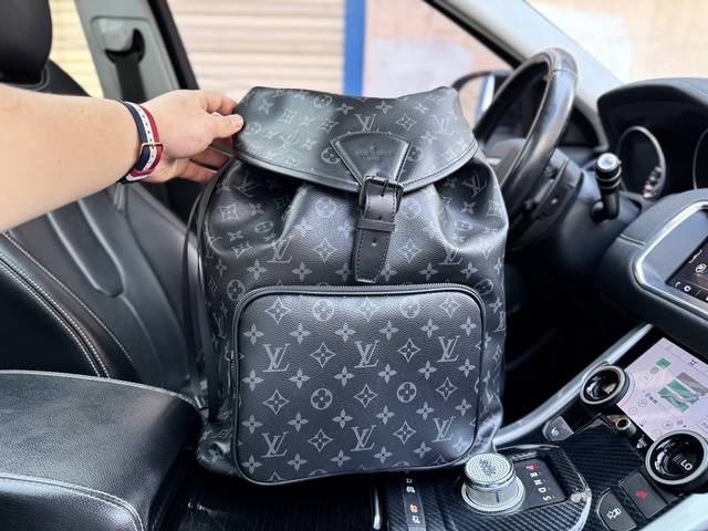 高端货 新款 “ Louis Vuitton”Lv双肩包 路易威登 Aerogram 双肩包 全新 Lv Aerogram 双肩包以儒雅气质革新潮流之选。细腻牛