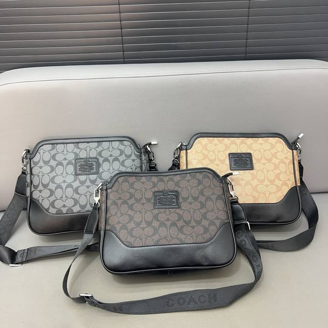 Coach 蔻驰 男士邮差包 单肩包 斜挎包 经典logo搭配原厂工艺材质 休闲百搭 采用精湛镶嵌细工，实物拍摄 原厂原版面料 配送 防尘袋 23 X 29Cm