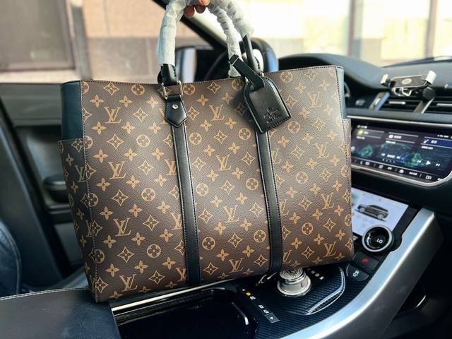 高端货 新款 “Louis Vuitton”Lv公文包 路易威登 M46451 Sad Plat 24H 老花满印钩扣开合 涂层帆布 托特包tote包购物袋单肩