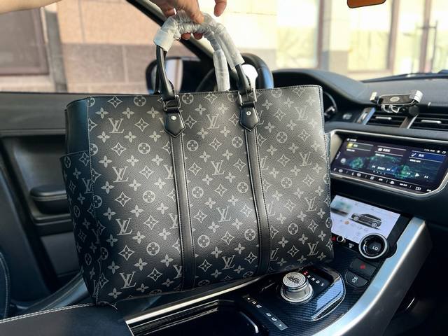 高端货 新款 “Louis Vuitton”Lv公文包 路易威登 M46451 Sad Plat 24H 老花满印钩扣开合 涂层帆布 托特包tote包购物袋单肩