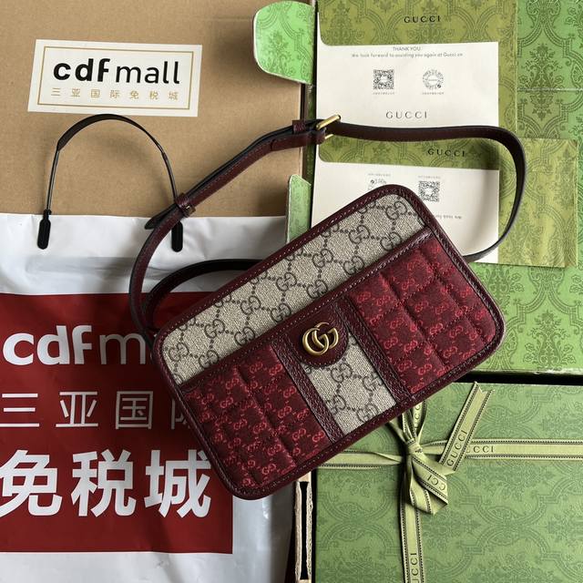 原厂皮配 Cdfmall三亚免税店手提袋 Gucci Meo Vintage斜挎包，迷你包在无边序曲系列中脱颖而出，在复古格调中注入现代设计精髓。迷你手袋装饰椭