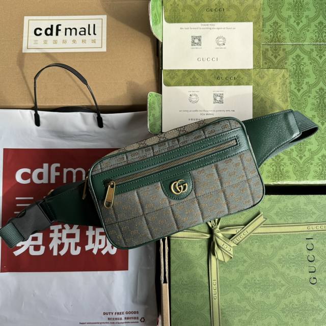 原厂皮配 Cdfmall三亚免税店手提袋 由始于1930年代的早期钻石菱格纹演化而来复古时髦风格。这款腰包将标志性图案与条纹织带相结合，经典搭配表现了对品牌本源