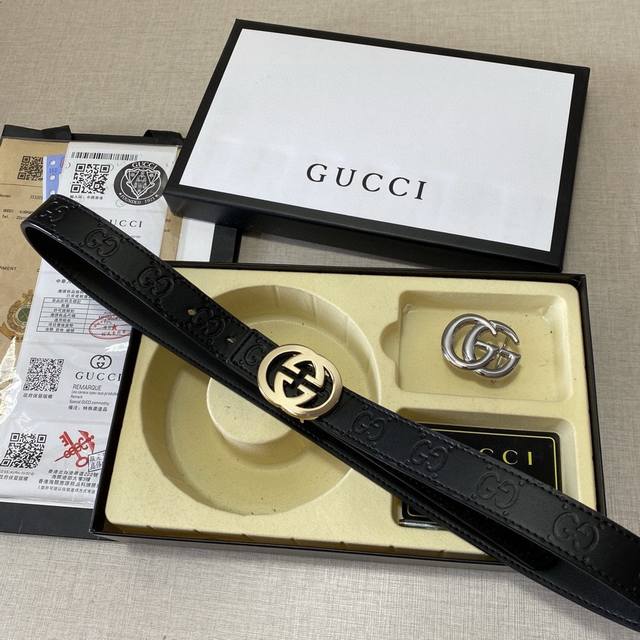 G精品款 ☆双扣礼盒套装 含礼盒 专柜有售 Gucci专柜在售正品 此款采用头层牛皮制作 走线油边细致 正品开模 搭配广州原版扣经久耐用、2.5Cm规格 送打眼