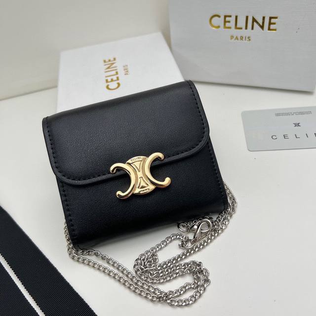 Celine 10783 链条可拆卸颜色 黑 棕 尺寸 11*10*5Celine凯旋门非常炫美的一个系列，专柜同步，采用头层牛皮，精致时尚！可以单肩背，也可做