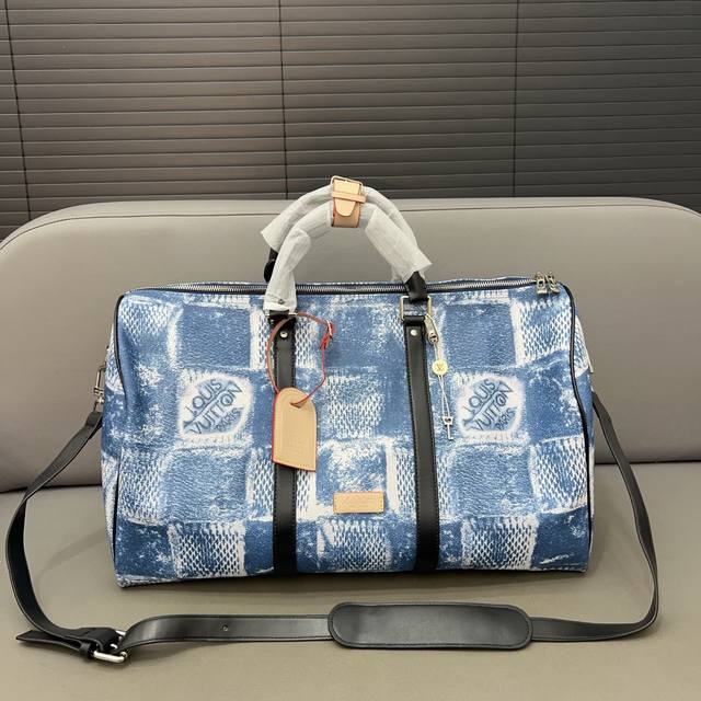 Louisvuitton 路易威登 Keepall Bandouliere 旅行袋 手提包袋 男女通用大容量机场包 采用精湛镶嵌细工，实物拍摄 原厂原版面料 配