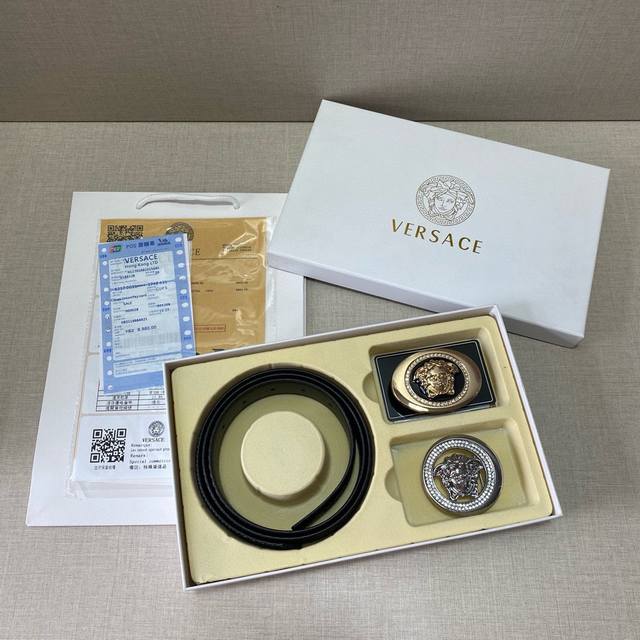 Versace精品款 ☆双扣礼盒套装 含礼盒 专柜有售 范思哲专柜在售正品 此款采用头层牛皮制作 走线油边细致 正品开模 搭配广州原版扣经久耐用、3.8Cm规格