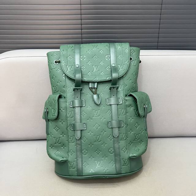 Louisvuitton 路易威登 Christopher 双肩包 背包 电脑包经典logo搭配原厂工艺材质 休闲百搭采用精湛镶嵌细工，实物拍摄 原厂原版面料