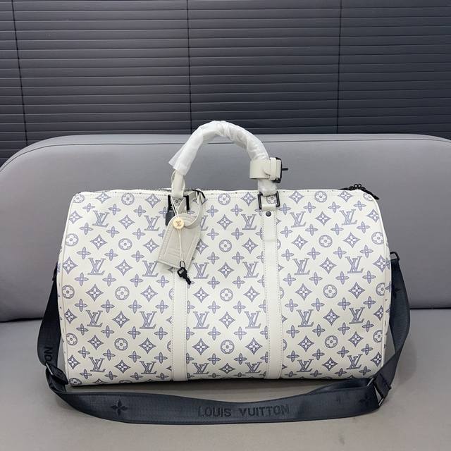 Louisvuitton 路易威登 Keepall旅行袋 手提包袋 机场包 采用精湛镶嵌细工，实物拍摄 原厂原版面料 配送 防尘袋 50 X 29 Cm。