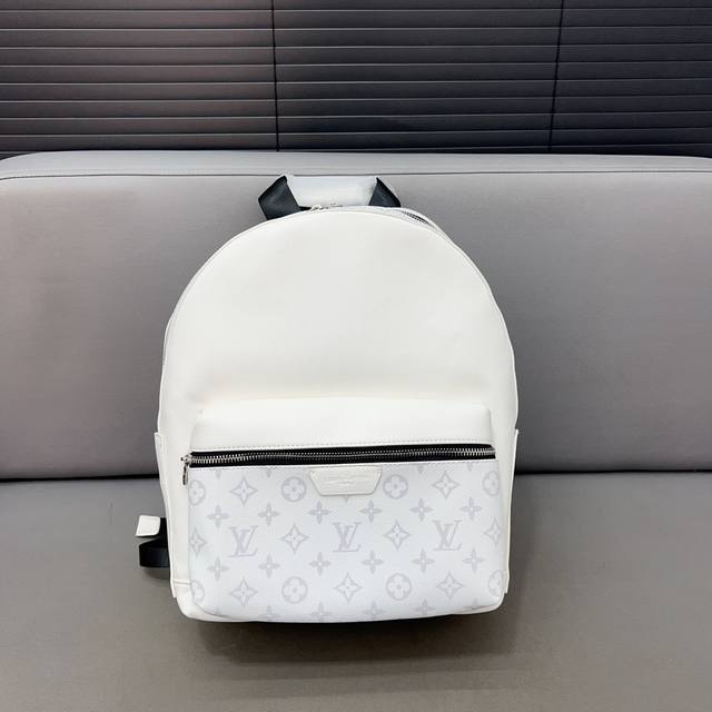 Louisvuitton 路易威登 Discovery 双肩包 大容量背包 男女通用 采用精湛镶嵌细工，经典百搭 实物拍摄 原厂原版面料 配送防尘袋 40 X