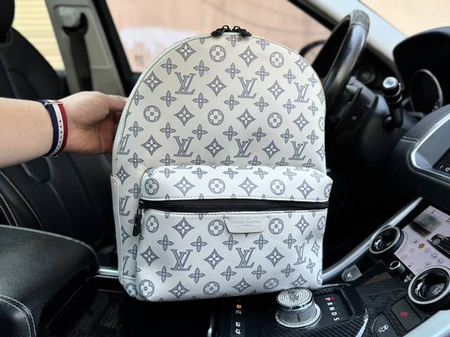 高端货 新款 “Louis Vuitton”Lv双肩包 路易威登 Discovery 经典浮雕压花logo花纹 涂层帆布拼 牛皮革饰边 书包背包双肩包 中号 男