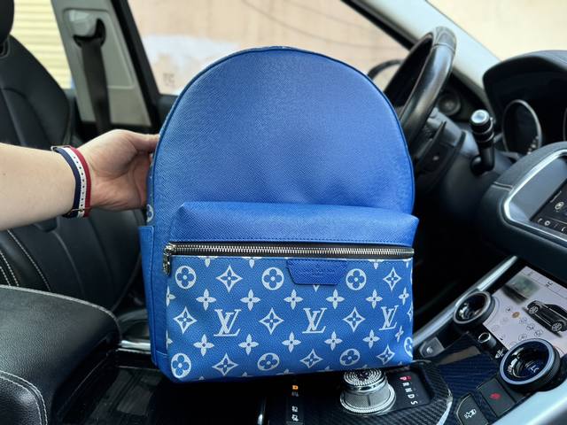 高端货 新款 “Louis Vuitton”双肩包 路易威登 Discovery 经典浮雕压花logo花纹 涂层帆布拼 牛皮革饰边 书包背包双肩包 中号 男款