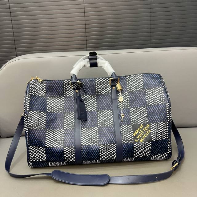 Louisvuitton 路易威登 Keepall 旅行袋 手提包袋 机场包 采用精湛镶嵌细工，实物拍摄 原厂原版面料 配送小票 50 X 28 Cm。